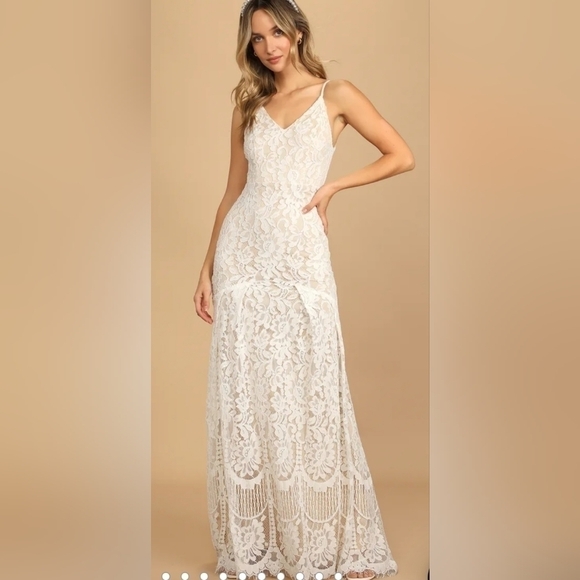 Lulu's flynn white lace maxi dress in ivory. - Picture 4 of 7